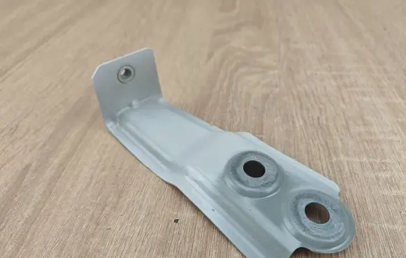 BMW X5 G05 Fender mounting bracket 7418217
