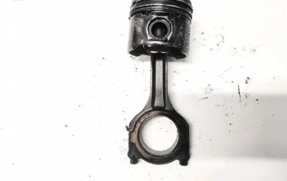 Ford Focus Piston with connecting rod