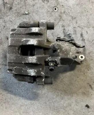 Nissan Primera Rear brake caliper