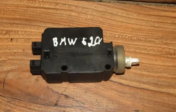 BMW 3 E36 Central locking motor 8353014