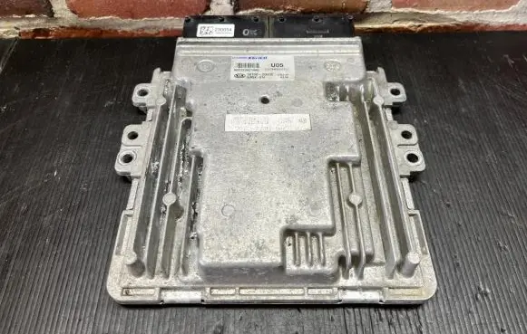KIA Ceed Engine control unit/module ECU 39100-2U205 9001230014KL 330054