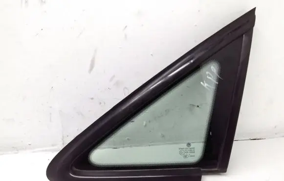 Volkswagen Touran I Front triangle window/glass 
