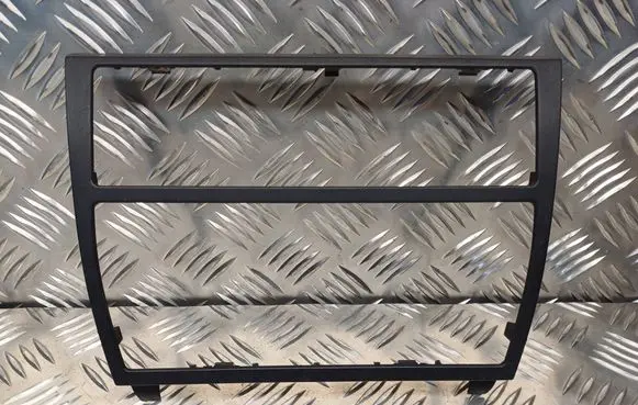 Radio/GPS head unit trim