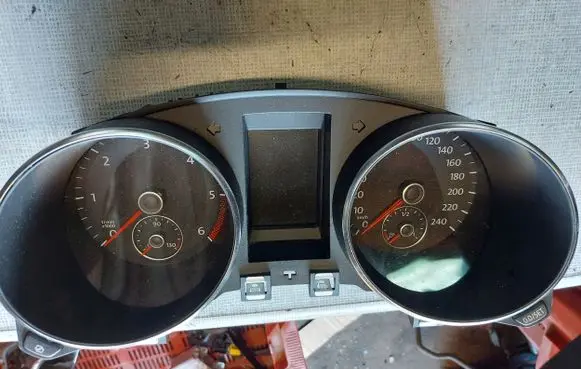 Volkswagen Golf VI Speedometer (instrument cluster) 5K0920870C