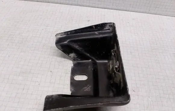 Volkswagen Transporter - Caravelle T5 Radiator support slam panel bracket 4H0805731