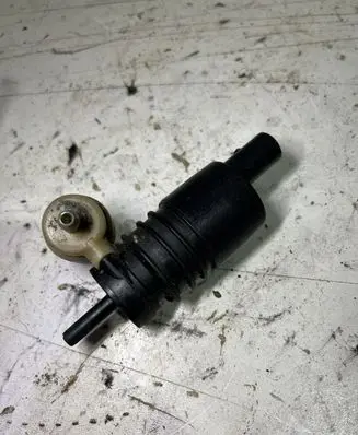 Volkswagen Golf IV Windscreen/windshield washer pump