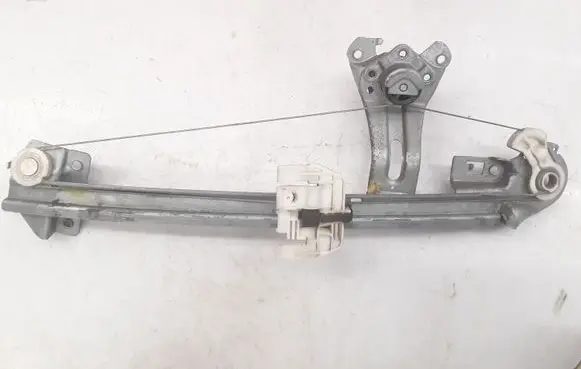 Rear door manual window regulator