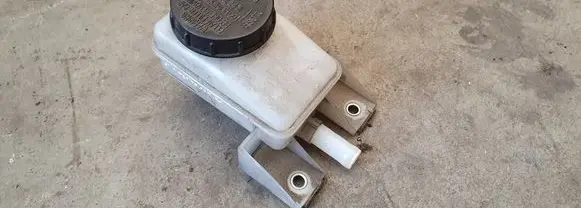 Nissan Murano Z51 Brake fluid reservoir 