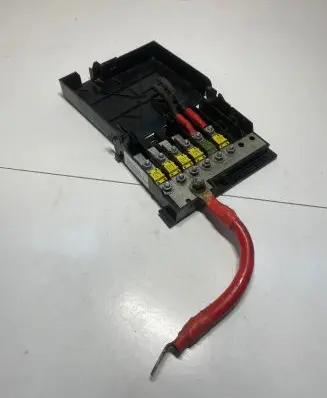 Ford Fusion Fuse module 5607001240 T11300415222748 0304152288