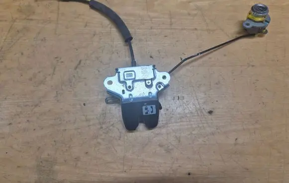Hyundai Sonata Tailgate lock latch D007BAK