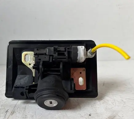 Mercedes-Benz C W202 Tailgate lock latch 