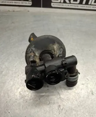 Mercedes-Benz E W211 Coolant heater control valve A2118820584