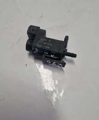 Volvo XC90 Turbo solenoid valve 30611668 72224010 06T016