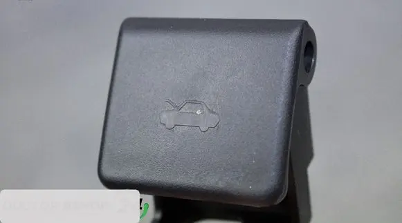 Mazda MX-5 ND Engine bonnet (hood) release handle