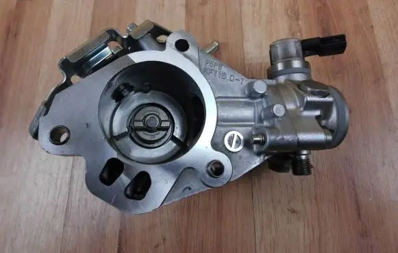 Mazda CX-30 Fuel injection high pressure pump PYFB203F0 P5PW18G00 SM2961000581