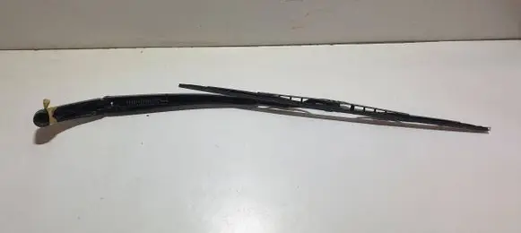 Toyota RAV 4 (XA40) Front wiper blade arm 8295 5402317