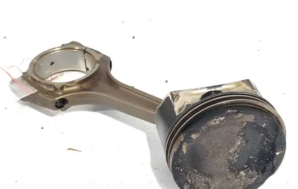 Fiat Tipo Piston with connecting rod 843A1000