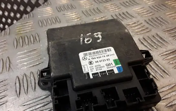Mercedes-Benz A W169 Door control unit/module 1698207526 A1698207526