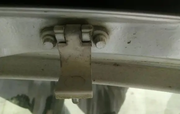Volkswagen Touran I Tailgate/trunk/boot hinge