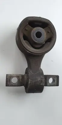 Honda CR-V Engine mount bracket
