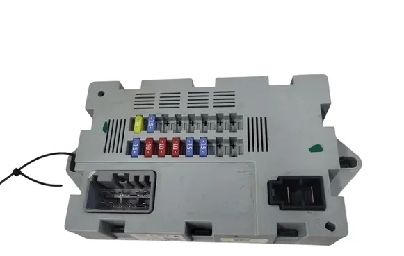 Jaguar XE Fuse module 73707520 1512171309