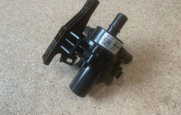 Hyundai Ioniq 5 Electric auxiliary coolant/water pump 25660GI500