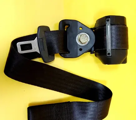 Fiat Punto (176) Front seatbelt 043115