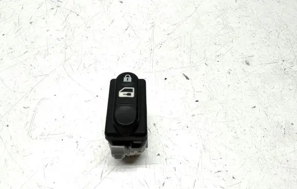 Nissan Qashqai Central locking switch button 