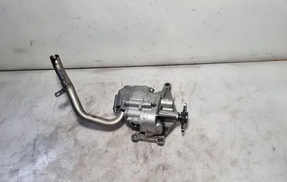 Mercedes-Benz E W211 Oil pump 6111810201