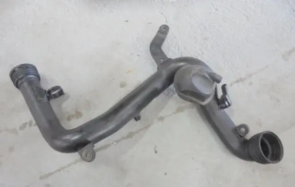 Volkswagen Golf IV Intercooler hose/pipe 028129627D
