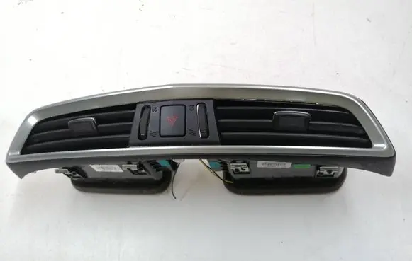 Nissan Qashqai Dash center air vent grill 68750HV50B
