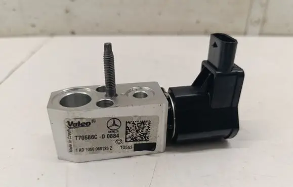 Mercedes-Benz EQE v295 Air conditioning (A/C) expansion valve T70586C