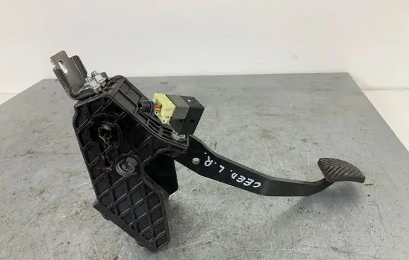 KIA Ceed Brake pedal