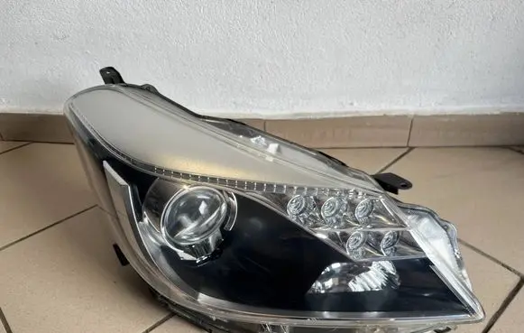 Toyota Yaris Headlight/headlamp YARISIIIHYBRID