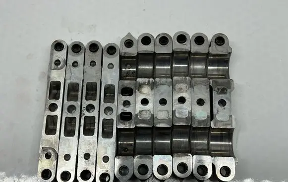 Mitsubishi Pajero Camshaft holder 