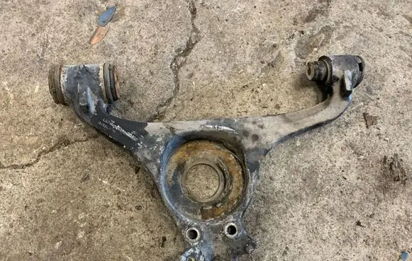 Mercedes-Benz E W124 Front lower control arm/wishbone A1243332602