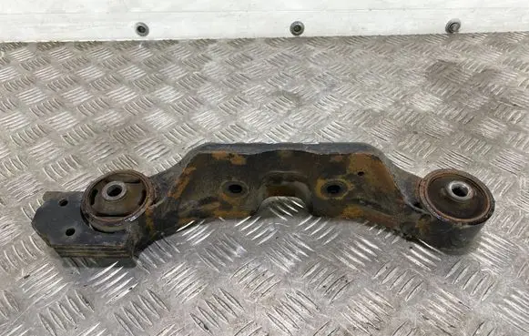 Subaru Forester SK Rear differential/diff mount bracket 