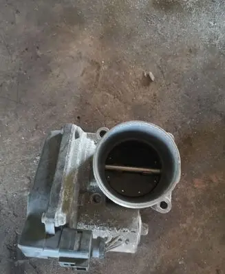Volkswagen Golf V Throttle valve 03C133062C