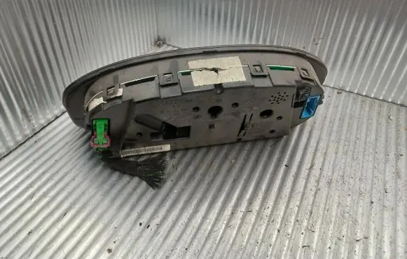 Volkswagen PASSAT B5 Speedometer (instrument cluster) 3B0919881P 110008794