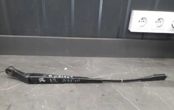 Opel Zafira B Front wiper blade arm 13145564