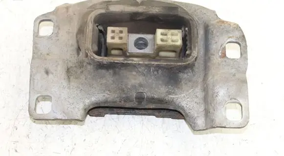 Ford C-MAX II Engine mount bracket V617M121