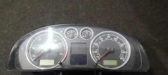 Volkswagen PASSAT B5.5 Speedometer (instrument cluster) 3b0920927a