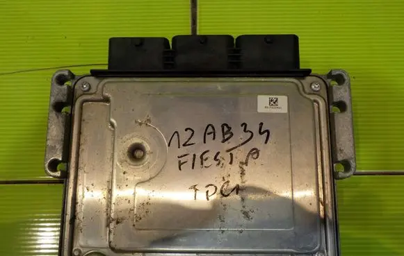 Ford Fiesta Engine control unit/module AV2112A650HJ 12AB34
