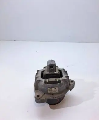Engine mount bracket