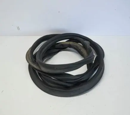 Volkswagen Golf VII Trunk rubber seal (body) 5G6827705D