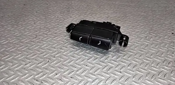 Hyundai i20 (PB PBT) Steering wheel buttons/switches 20008878