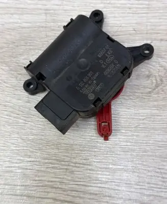 Audi A4 S4 B7 8E 8H Air flap motor/actuator 0132801301 663825XD 8E1820511