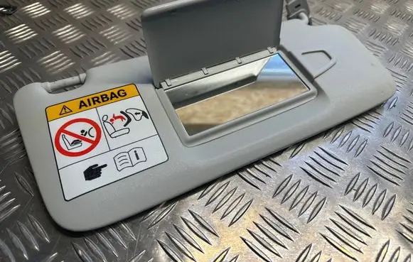 Mercedes-Benz C W206 Sun visor A20681052021037