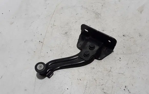 Chrysler Pacifica Sliding door upper roller guide/hinge 68235306AA