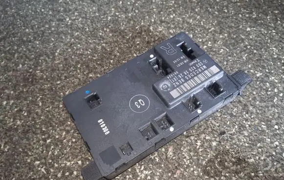 Mercedes-Benz C W203 Door control unit/module 2038205626
